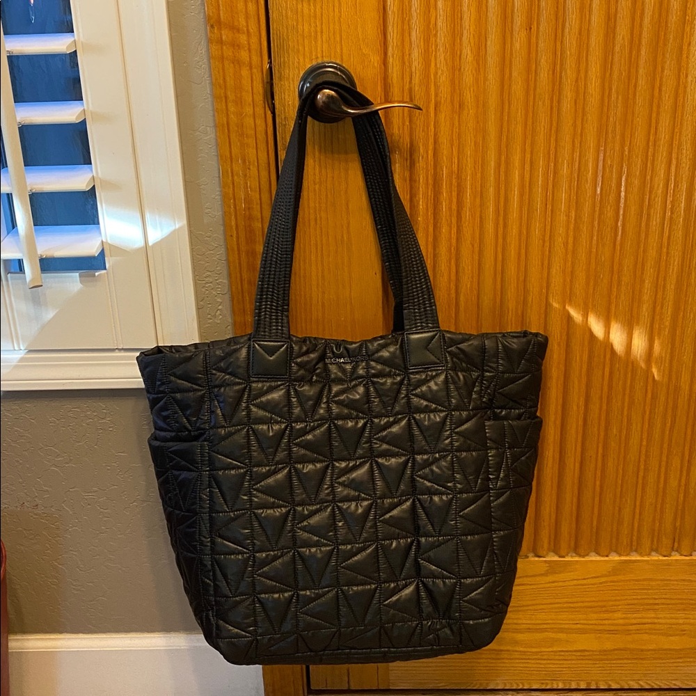 🆕 Michael Kors Winnie Quilted LARGE black Tote 21”x 15”
